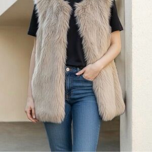 GAP Plush Faux Fur Vest in Cream